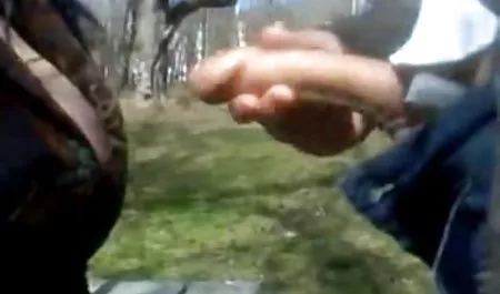 مثير فتاة مع كرات كبيرة يرضي سكسي اب وبته نفسها مع هزاز