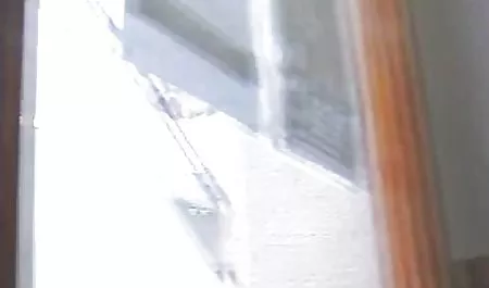 هو مجنون عن جولة لها قضيب كبير, يديه الخام بفارغ الصبر سكسي مخارم ضغط الكرات المطاطية, الأصابع و اللسان اللعب مع كس الرطب