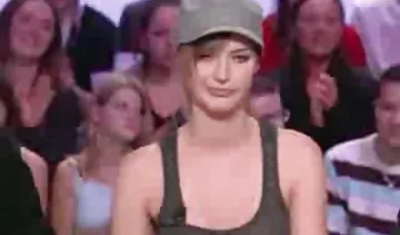 مثير فتاة آسيوية لا يمكن تحديد الأعضاء أحلى, أبيض أو أسود, عقد هذه الأدوات اثنين في يديها, كانت الدفعات لهم في اخ وخته سكسي فمها واحد