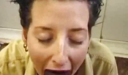 ساحرة سمراء المصات ديك فلم سكسي مترجم محارم
