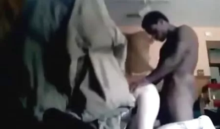 سمراء فلم سكسي محارم مترجم سارة تمتص الديك في مكتب رئيسها