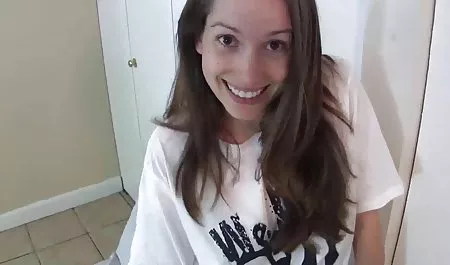 مثير امرأة سمراء العسل الذهب يتمتع كوني سكسي اخو وخته و ركوب المفضلة لها ديك