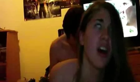 مثير فاتنة يحصل مارس الجنس قصص سكسي امهات من قبل اثنين من الرجال يشتكي بصوت عال