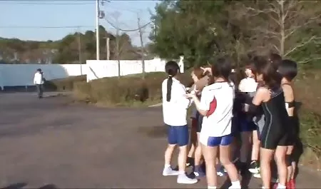 شاب سكسي ابو وبنته امرأة آسيوية يئن مع المتعة عند رجل المداعبات ثديها مع هزاز و يحاول أن يجد في بلدها كس و دغدغة لها