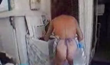 شقراء تمتص ديك ويبتلع نائب الرئيس سكسي محرم عراقي