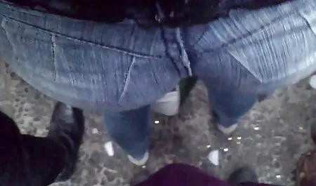 سمراء دعا اثنين من الذكور لها في مرة واحدة و دون خجل سكسي موحرم أعطت نفسها معها الحلو كس ومرنة الحمار الساخنة