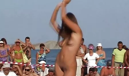 الروسية الاباحية. الجمال الجيش الجمهوري الأيرلندي يحب هزلي الحصول على السرطان ، وسحب هدب لها فستان قصير يظهر صور سكسي محارم الحمار