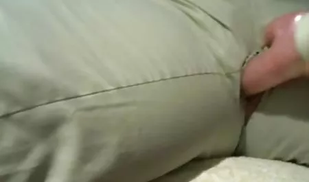 الرجل الأول قريد صديقته حفرة مع لعبة ، ثم إدخال سكسي امهات وابن الأعضاء هناك
