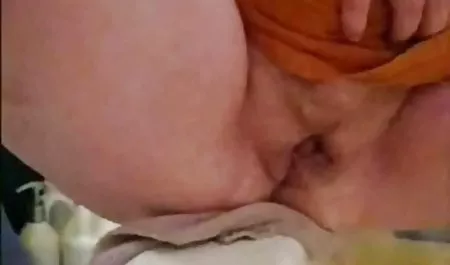 زوجين يحصل مارس سكسي اب وبته الجنس في المطبخ