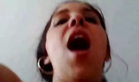 شقراء هو اختبار سكسي اب وبته لعبة لها أمام الكاميرا