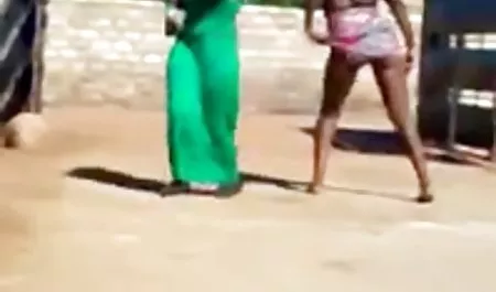 مفلس يحصل فلم سكسي محارم مارس الجنس من قبل أسود وسيم