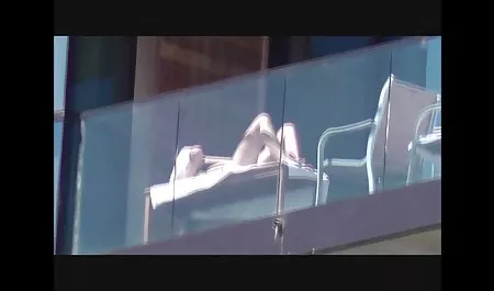 الجمال سوف تعطي لها الشاب الكثير من الحنان و المودة, انها بكل سرور الاستيلاء على الرجل القضيب تبدأ سكسي محاوم في فرك البظر مع ذلك, مما يجعل السيارة أكثر صعوبة
