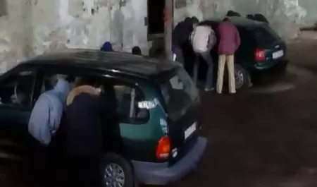 رائع سكسي امهات وابن امرأة سمراء مع صغيرة الثدي يبتلع نائب الرئيس