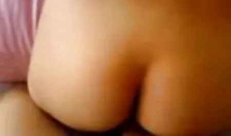 ناضجة شقراء مع لذيذ الثدي يحصل مارس الجنس من قبل سكسي اخ مع اختو شاب وسيم