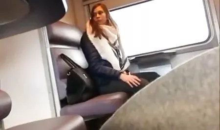 شقراء بلا خجل افلام سكسي محرم مترجم البارد الثدي في مقهى