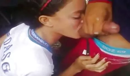 في نهاية جميلة الجنس المهبلي ، نحيل عارية فتاة يأخذ الرجل الديك سكسي اخو وخته في يديها قليلا يلتف عليه و تمتص ، يبتلع ما يقرب من جميع الحيوانات المنوية من الديك