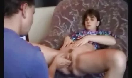 فتاتين تبا أمام كاميرا ويب سكسي محام على الانترنت