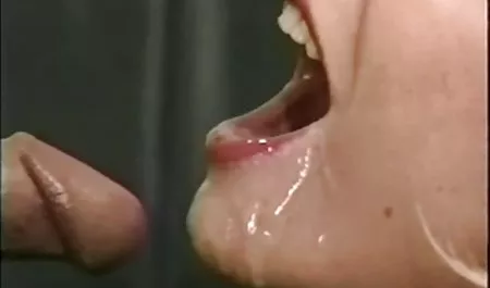 طيب صور سكسي محارم المداعبات اللسان نحيلة سمراء الملاعين لها