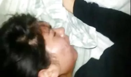 الرجل عند الباب سمعت أنين من المخنثين والنساء قررت فلم سكسي محارم مساعدتهم