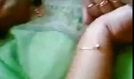ناضجة فتاة يأخذ حماما في تلك اللحظة يأتي زوجها لها يقول سكسي محرام لها أن عليها أن تعطي له اللسان الآن, لا تفعل شيئا, وقالت انها سوف تضطر إلى مص