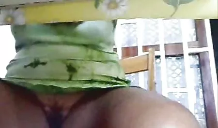 لطيف سكسي نيج امهات الرجل الملاعين العطاء شقراء في ضيق