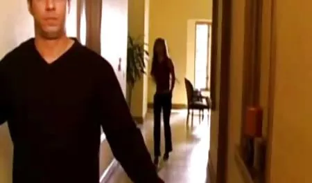 شقراء مثير مع كبير الثدي اخترقت البظر يحب سكسي محاوم أن يمارس الجنس