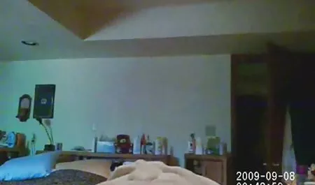 نائب الرئيس اخ وخته سكسي على الثدي قليلا